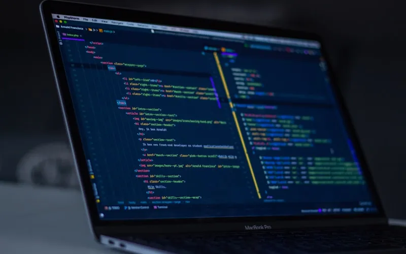 Clean code on black screen IDE